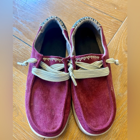 Hey Dude Wendy Rise Flora Burgundy Slip On Shoes - Picture 3 of 7